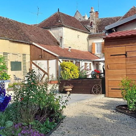 Aux Sources De Ouanne Bed and Breakfast Exteriör bild