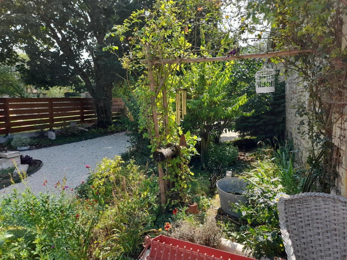 Aux Sources De Ouanne Bed and Breakfast Exteriör bild