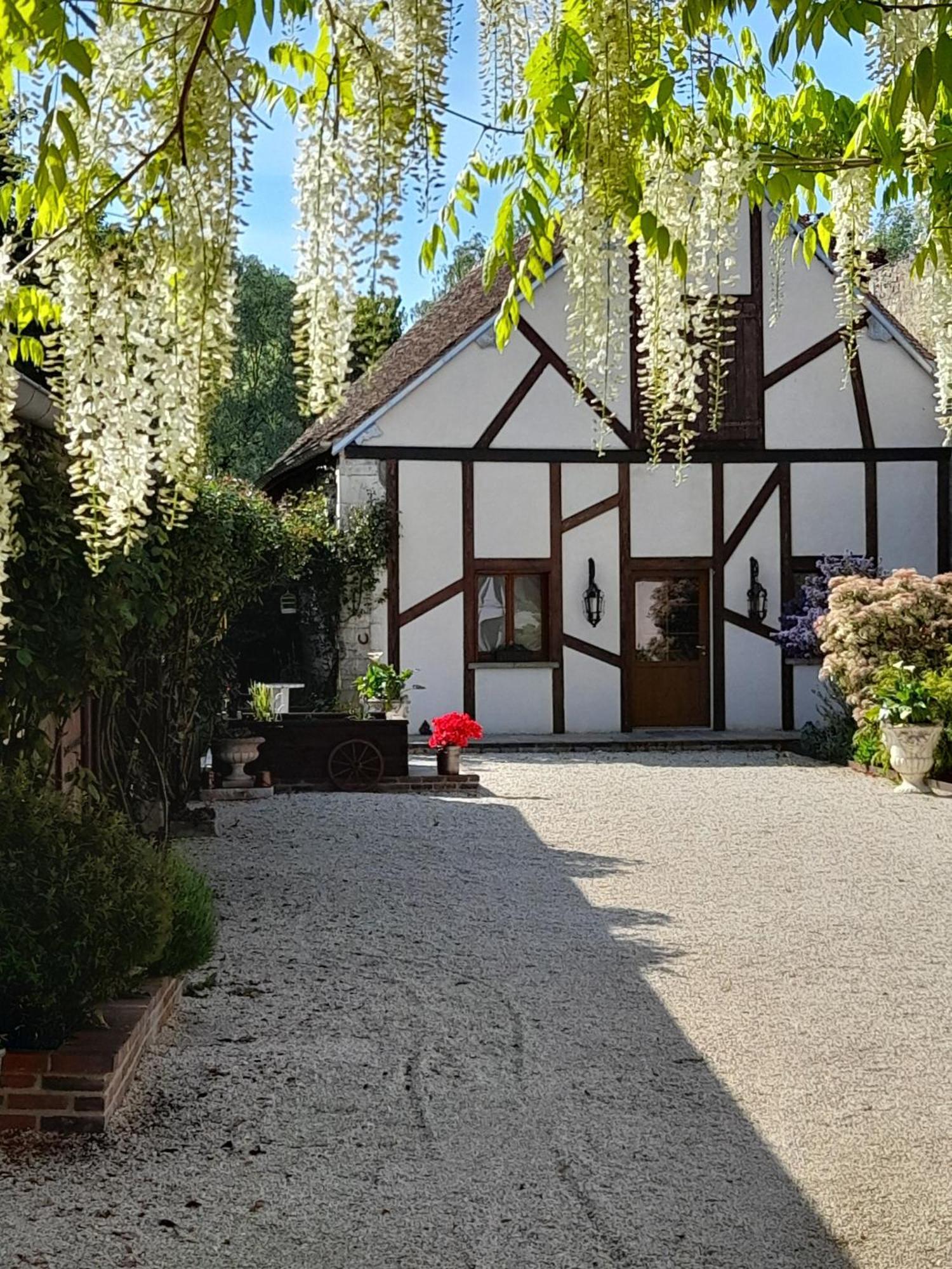 Aux Sources De Ouanne Bed and Breakfast Exteriör bild