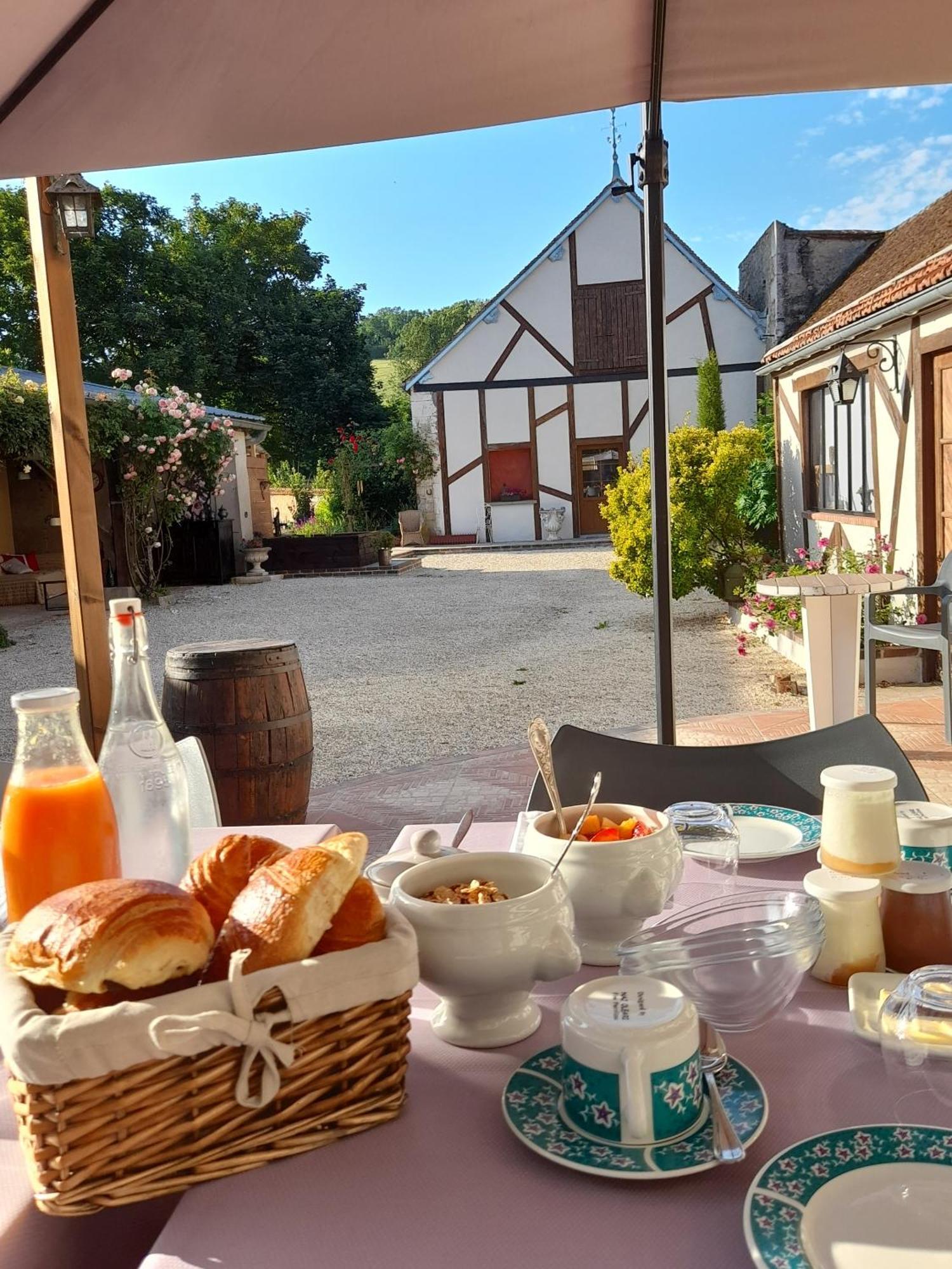 Aux Sources De Ouanne Bed and Breakfast Exteriör bild