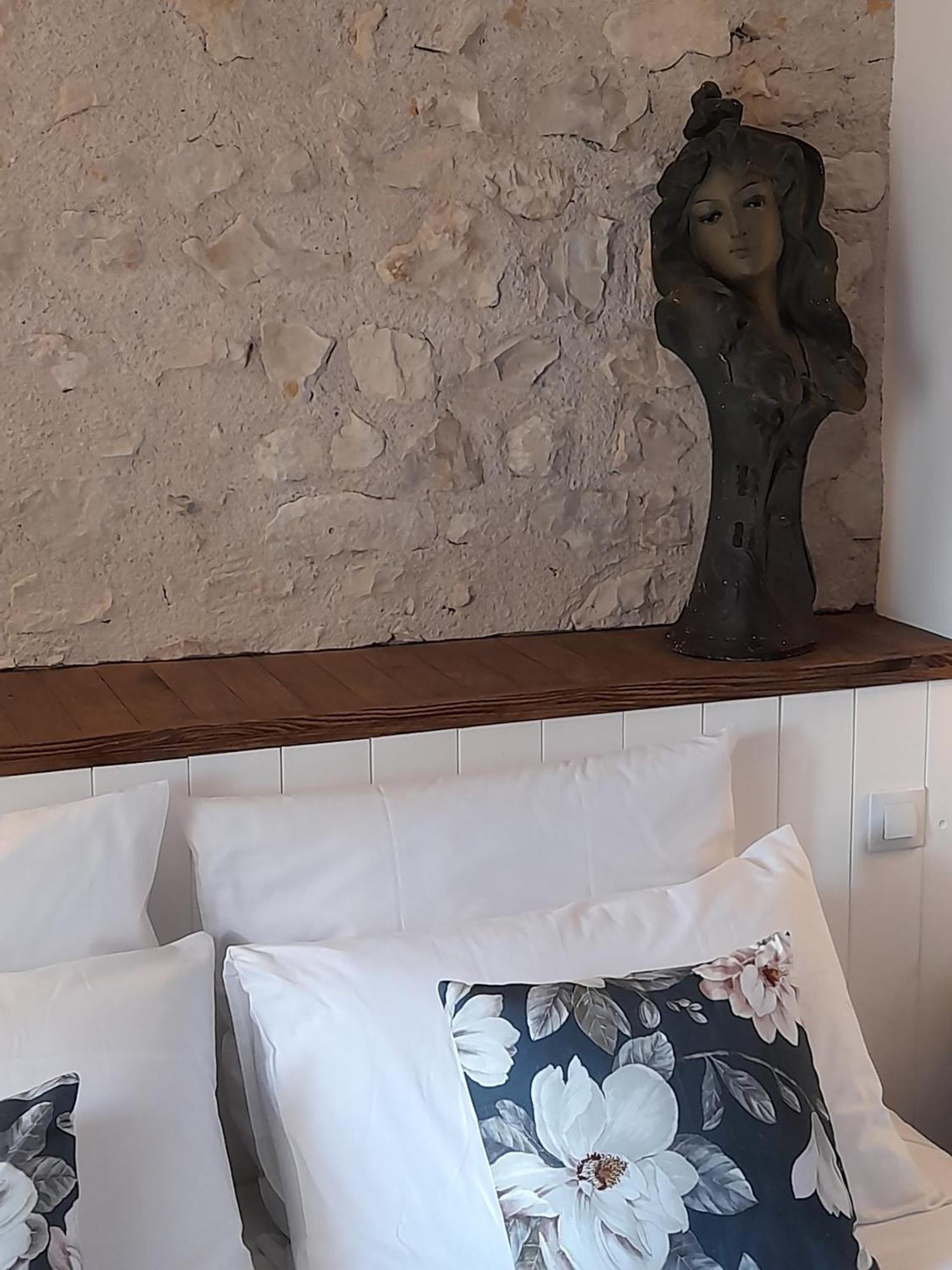 Aux Sources De Ouanne Bed and Breakfast Exteriör bild